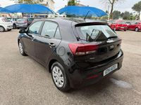 Usado Kia Rio 84 HP (61 kW) 2018 Preto Sedan