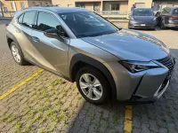 Usata Lexus UX 250h Business Edition 152 CV (111 kW) 2022 Argento SUV