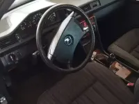Usata Mercedes 200 122 CV (89 kW) 1991 Grigio Berlina