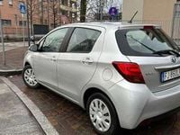 Usata Toyota Yaris Hybrid Active 73 CV (53 kW) 2017 Argento Berlina