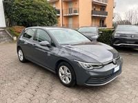Usata VW Golf VIII Life 116 CV (85 kW) 2021 Grigio Utilitaria