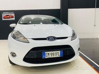 Usata Ford Fiesta Titanium 71 CV (52 kW) 2013 Bianco Berlina