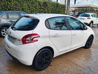Usata Peugeot 208 Active 68 CV (50 kW) 2015 Bianco Utilitaria