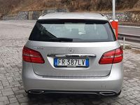 Usata Mercedes B180 109 CV (80 kW) 2018 Grigio Monovolume