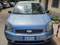 Usata Ford Fusion 101 CV (74 kW) 2005 Blu Berlina