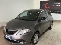 Usado Lancia Ypsilon S 95 HP (69 kW) 2017 Cinzento Citadino