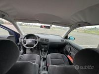 Usata VW Golf IV Highline 101 CV (74 kW) 2000 Blu Berlina