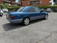 Usata Mercedes E320 220 CV (161 kW) 1994 Blu Berlina
