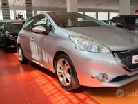 Usata Peugeot 208 Active 82 CV (60 kW) 2013 Grigio Utilitaria