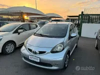 Usata Toyota Aygo 68 CV (50 kW) 2007 Grigio Utilitaria