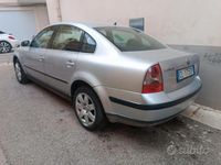 Usata VW Passat 130 CV (95 kW) 2002 Grigio Berlina