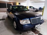 Usata Mercedes E200 136 CV (100 kW) 1994 Blu Cabrio