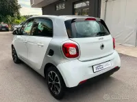 Usata Smart ForFour Passion 71 CV (52 kW) 2015 Bianco Utilitaria