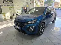 Usata Peugeot 2008 Allure 102 CV (75 kW) 2025 Verde SUV