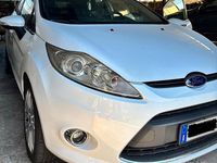 Usata Ford Fiesta 96 CV (70 kW) 2009 Bianco Utilitaria