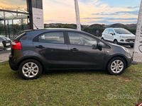 Usata Kia Rio EX 86 CV (63 kW) 2013 Grigio Berlina