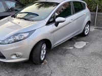 Usata Ford Fiesta Titanium 71 CV (52 kW) 2012 Grigio Utilitaria