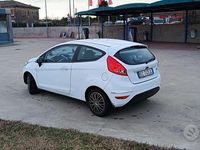 Usata Ford Fiesta Titanium 82 CV (60 kW) 2010 Bianco Berlina