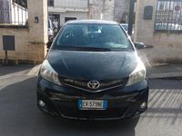 Usata Toyota Yaris Lounge 99 CV (72 kW) 2014 Nero Utilitaria