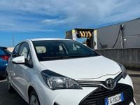 Usata Toyota Yaris Lounge 90 CV (66 kW) 2016 Bianco Berlina