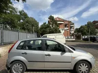 Usata Ford Fiesta 80 CV (58 kW) 2003 Grigio Utilitaria