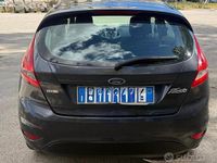 Usata Ford Fiesta Titanium 70 CV (51 kW) 2009 Grigio Utilitaria