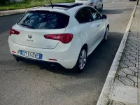 Usata Alfa Romeo Giulietta Distinctive 140 CV (102 kW) 2013 Bianco Utilitaria
