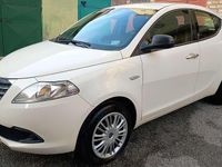 Usata Lancia Ypsilon Silver 69 CV (50 kW) 2016 Bianco Utilitaria