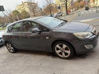 Usata Opel Astra 140 CV (102 kW) 2013 Grigio Berlina