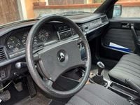 Usata Mercedes 190 122 CV (89 kW) 1984 Berlina