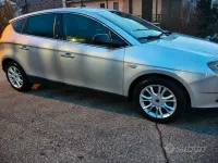 Usata Lancia Delta 120 CV (88 kW) 2011 Grigio Utilitaria