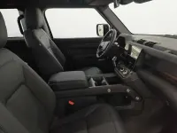 Usata Land Rover Defender SE Dynamic 200 CV (147 kW) 2026 Woolstone green SUV