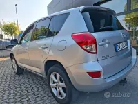 Usado Toyota RAV4 150 CV (110 kW) 2009 Gris SUV