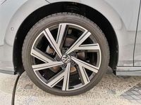 Usata VW Golf VIII R-line 150 CV (110 kW) 2022 Grigio Utilitaria