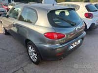 Usata Alfa Romeo 147 Progression 149 CV (109 kW) 2001 Grigio Utilitaria