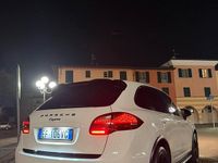 Usata Porsche Cayenne 239 CV (175 kW) 2010 Bianco SUV