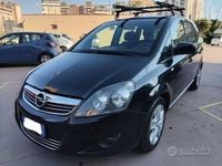 Usata Opel Zafira 125 CV (91 kW) 2012 Nero Monovolume