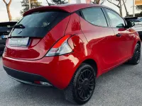 Usata Lancia Ypsilon Silver 69 CV (50 kW) 2015 Rosso Utilitaria