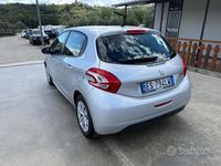 Usata Peugeot 208 Access 68 CV (50 kW) 2013 Nero Utilitaria