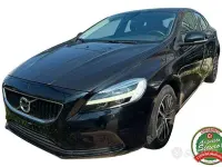 Usata Volvo V40 Business Edition 122 CV (89 kW) 2019 Nero Berlina