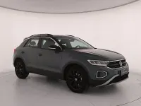 Usata VW T-Roc Life 110 CV (80 kW) 2023 Petroleum blue metallizzato nero SUV