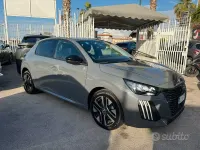 Usata Peugeot 208 Allure 101 CV (74 kW) 2025 Grigio Utilitaria