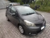 Usata Toyota Yaris 90 CV (66 kW) 2014 Grigio Utilitaria