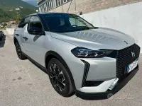 Usata DS Automobiles DS3 131 CV (96 kW) 2024 Grigio cristallo tetto nero SUV
