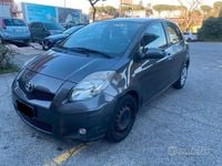 Second-hand Toyota Yaris Sol 90 CP (66 kW) 2011 Negru Hatchback