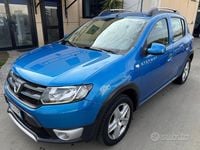 Usata Dacia Sandero Prestige 90 CV (66 kW) 2014 Blu Berlina