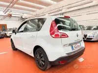 Usata Renault Scenic E-Tech Dynamique 110 CV (80 kW) 2011 Bianco Monovolume