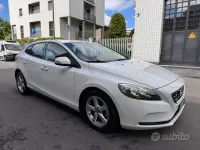 Usata Volvo V40 116 CV (85 kW) 2014 Bianco Berlina
