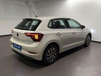 Usata VW Polo Life 95 CV (69 kW) 2023 Grigio Utilitaria
