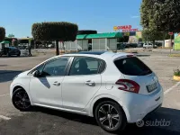 Usata Peugeot 208 68 CV (50 kW) 2015 Bianco Utilitaria